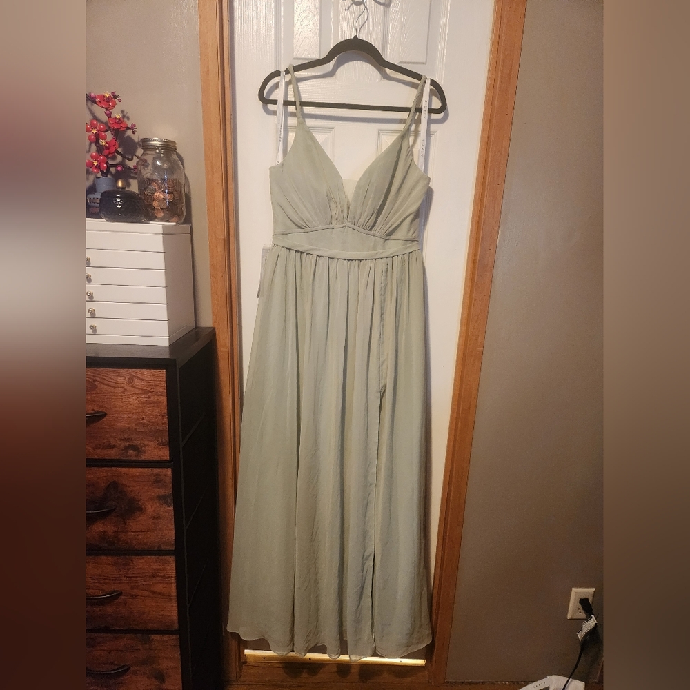 Elegant Sage Green Maxi Dress